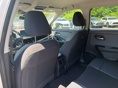 Used 2023 Nissan Rogue SV AWD/4WD image 15