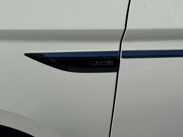 Certified 2023 Volkswagen Taos SE w/ Panoramic Sunroof Package AWD/4WD image 9
