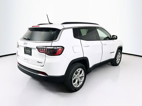 Used 2024 Jeep Compass Latitude image 9