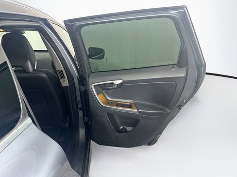 Used 2017 Volvo XC60 T5 Inscription FWD image 32