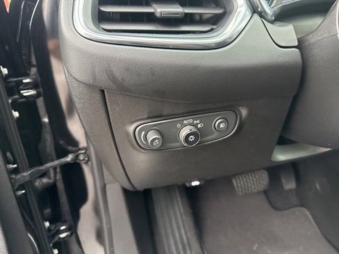 Used 2020 Chevrolet Equinox Premier image 25