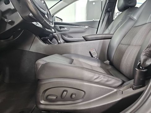 Used 2018 Chevrolet Impala LT FWD image 33