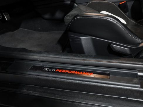 Used 2020 Ford Mustang Shelby GT500 w/ Carbon Fiber Track Pack image 32