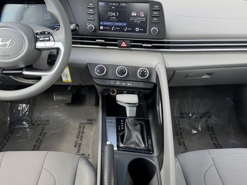 Used 2025 Hyundai Elantra SE w/ Cargo Package FWD image 21