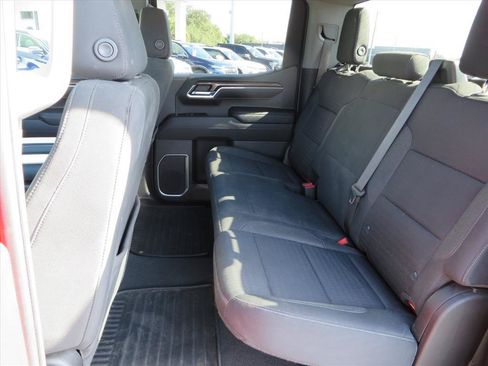 Used 2022 Chevrolet Silverado 1500 LT AWD/4WD image 30