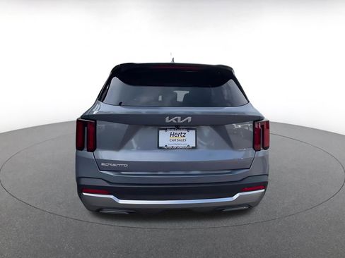 Used 2024 Kia Sorento S image 12