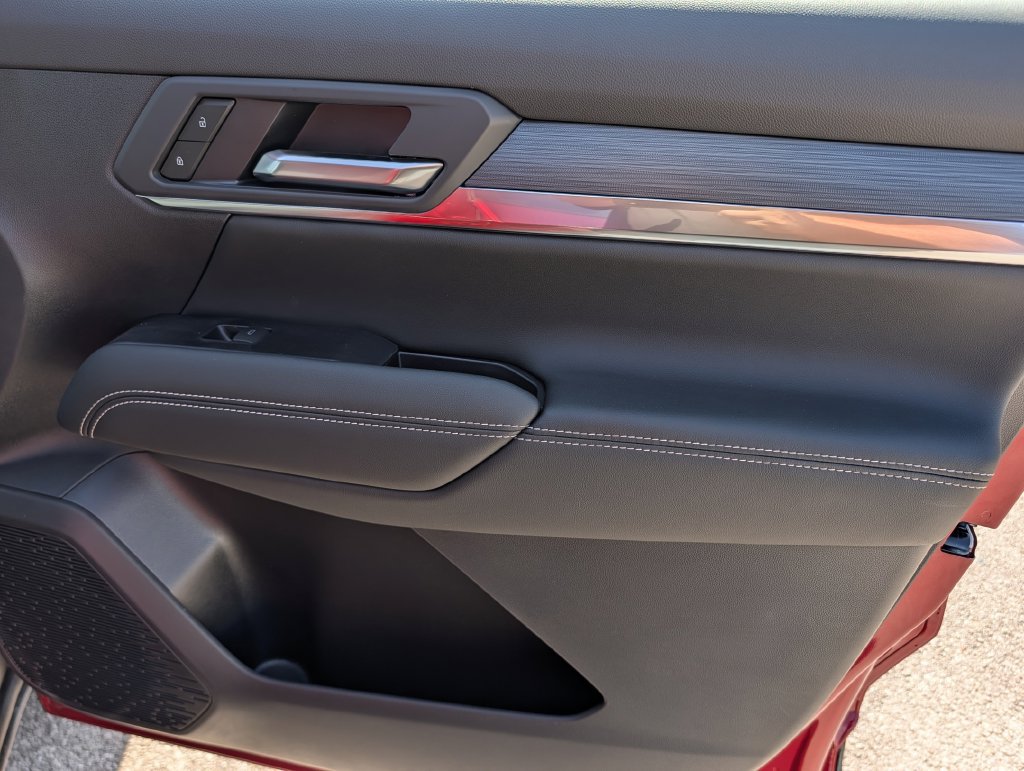 New 2027 GMC Terrain Elevation w/ Technology Package II FWD image 31