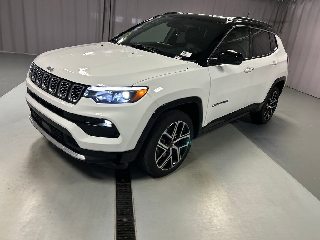 Used 2025 Jeep Compass Limited w/ Elite Group AWD/4WD image 3