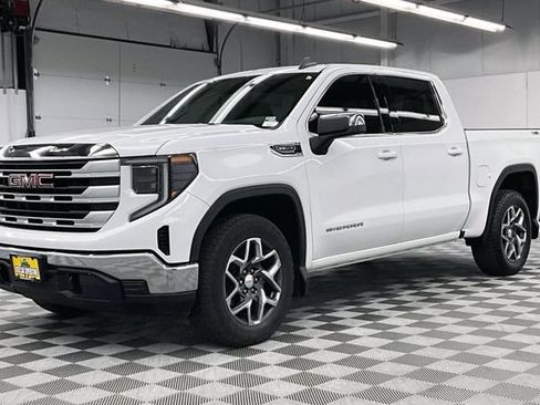 Used 2024 GMC Sierra 1500 SLE w/ Preferred Package AWD/4WD image 13
