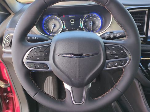 New 2026 Chrysler Pacifica Pinnacle image 9