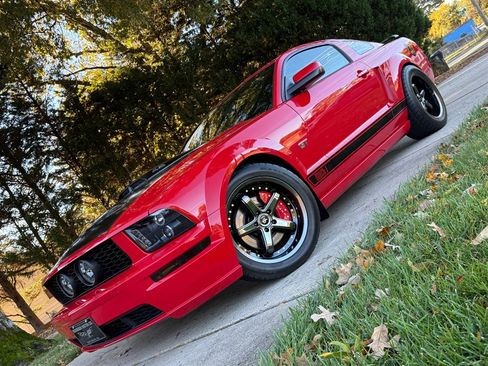 Used 2006 Ford Mustang GT image 3