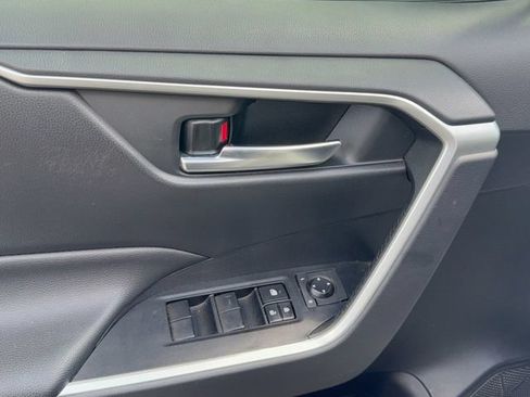 Used 2019 Toyota RAV4 XLE FWD image 13