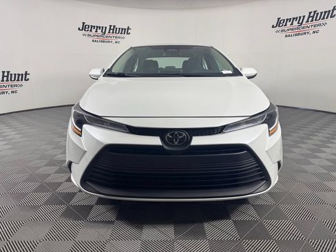 Used 2026 Toyota Corolla LE FWD image 5