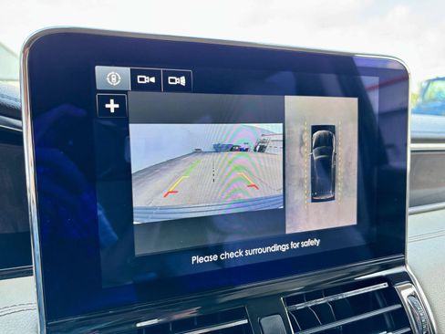 Used 2018 Lincoln Navigator Select AWD/4WD image 3
