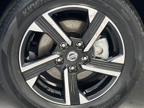 Used 2025 Nissan Sentra SV FWD image 61