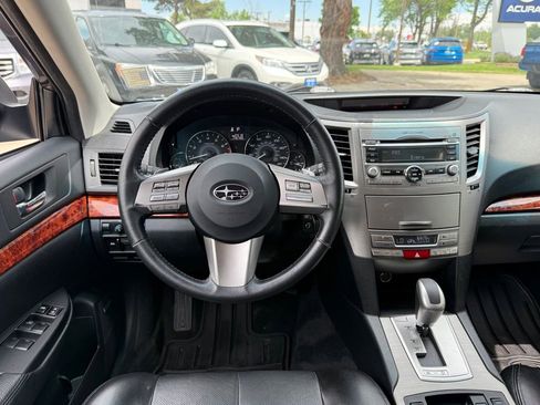 Used 2010 Subaru Outback 2.5i Limited AWD/4WD image 2