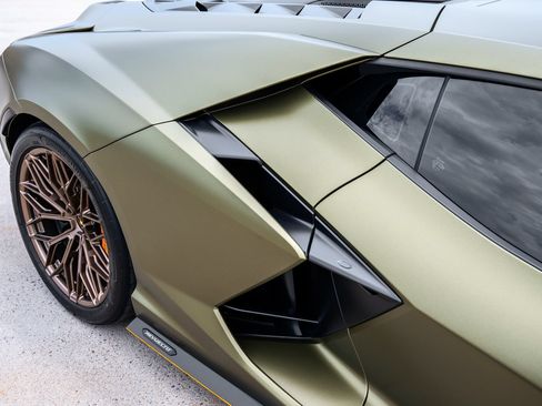 Used 2025 Lamborghini Revuelto AWD/4WD image 15