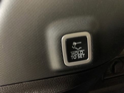 Used 2023 Jeep Grand Cherokee Altitude image 55