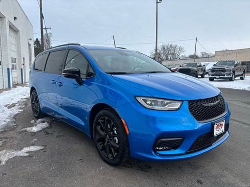 New 2026 Chrysler Pacifica Select w/ S Appearance Package image 10