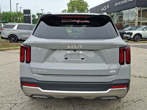 Certified 2025 Kia Sorento SX FWD image 5