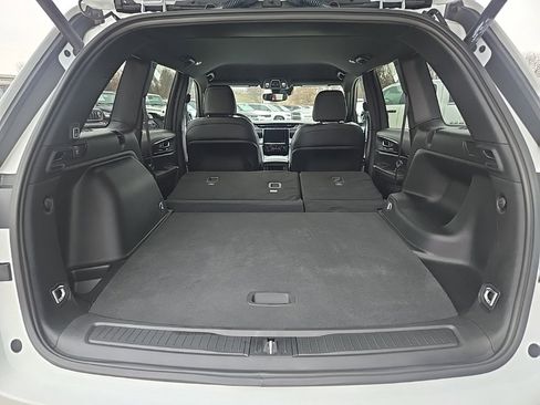 Used 2024 Jeep Grand Cherokee Altitude image 88