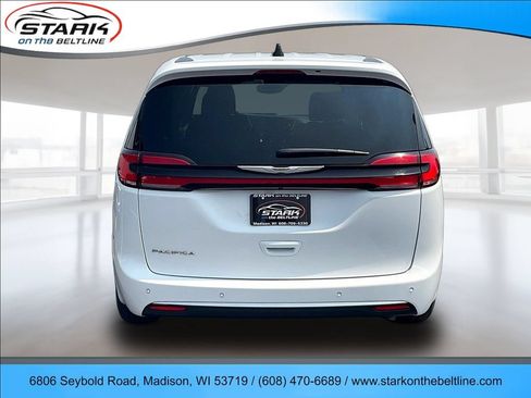 Used 2025 Chrysler Pacifica Select FWD image 5