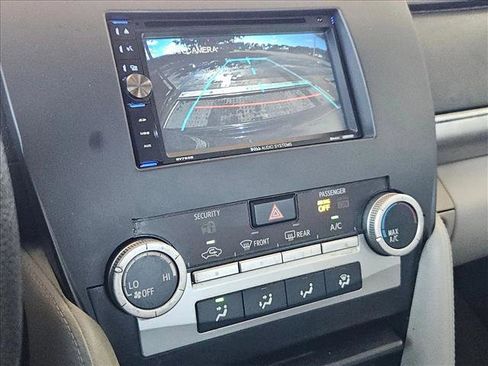 Used 2014 Toyota Camry L image 11