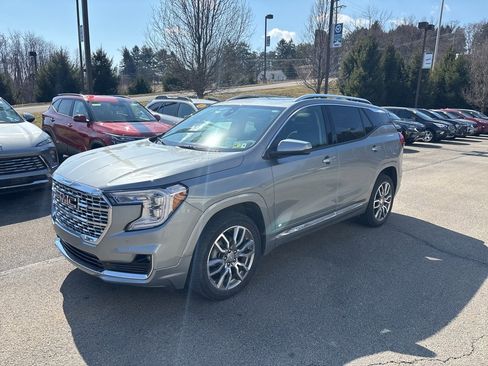 Used 2024 GMC Terrain Denali image 3