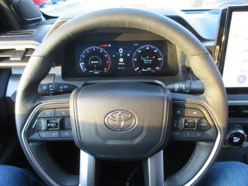 Used 2025 Toyota Tacoma TRD Off-Road image 21