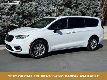 Used 2026 Chrysler Pacifica Limited