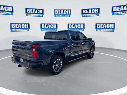 Used 2022 Chevrolet Silverado 1500 High Country w/ Z71 Off-Road Package AWD/4WD image 8