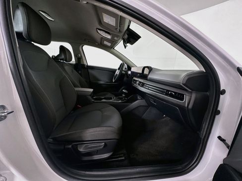 Used 2025 Kia K4 FWD image 29