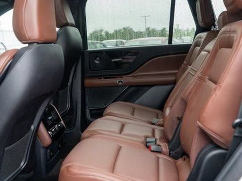 Used 2025 Lincoln Aviator Reserve w/ Illumination Package AWD/4WD image 12