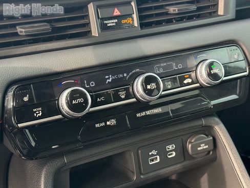 Certified 2025 Honda Pilot Sport image 23