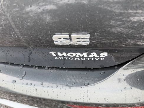 Used 2025 Mitsubishi Outlander SE image 12