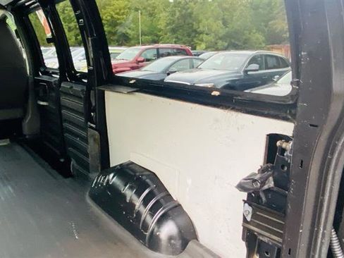 Used 2010 Chevrolet Express 1500 image 11