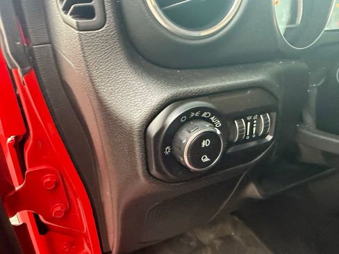 Used 2020 Jeep Gladiator Overland image 14