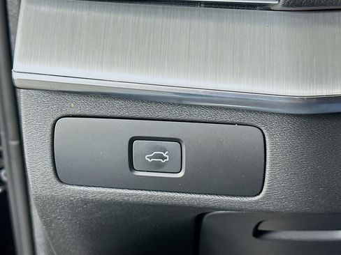 Used 2024 Volvo XC90 B5 Core image 16