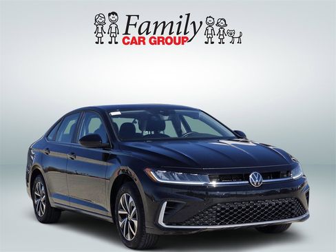 Used 2025 Volkswagen Jetta S image 2