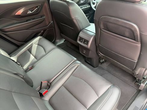 Used 2024 GMC Terrain SLT AWD/4WD image 15