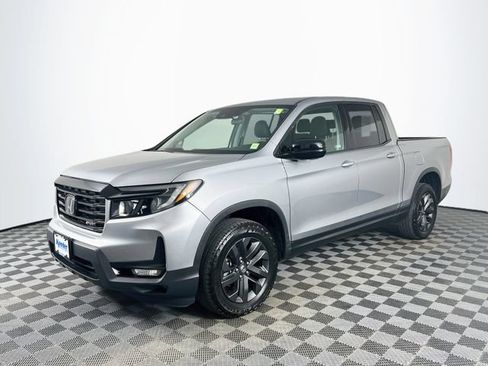 Used 2023 Honda Ridgeline Sport image 2