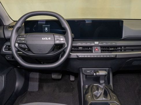 New 2025 Kia K4 LXS image 7