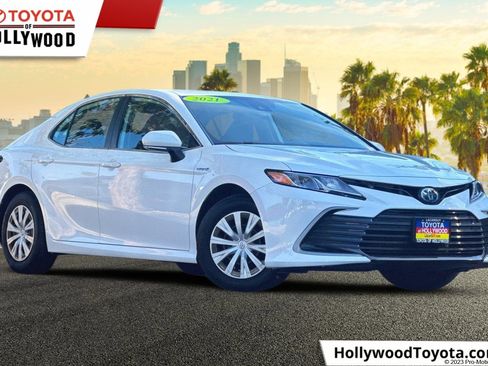 Used 2021 Toyota Camry LE image 1