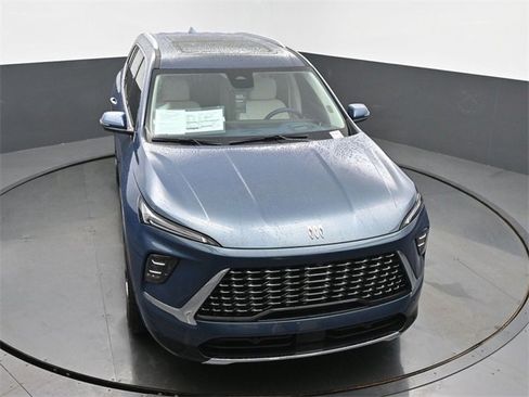 Certified 2025 Buick Enclave Avenir image 45