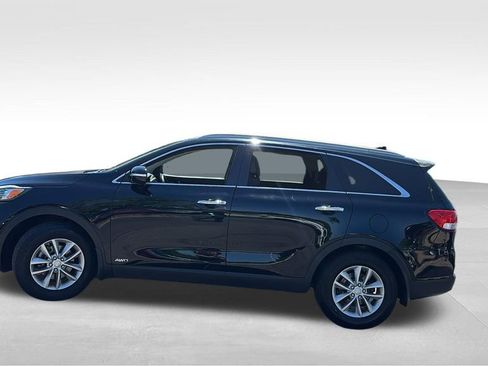 Used 2016 Kia Sorento AWD w/ LX Convenience Package image 4