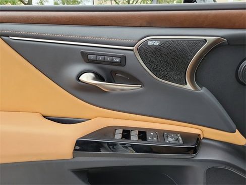New 2025 Lexus ES 350 Ultra Luxury image 17