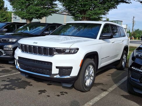 New 2025 Jeep Grand Cherokee L Laredo image 1