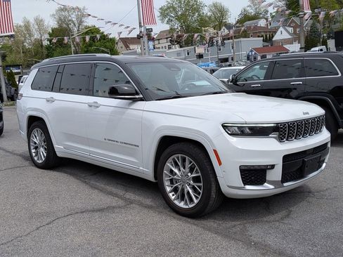 Used 2023 Jeep Grand Cherokee L Summit w/ Luxury Tech Group V AWD/4WD image 4