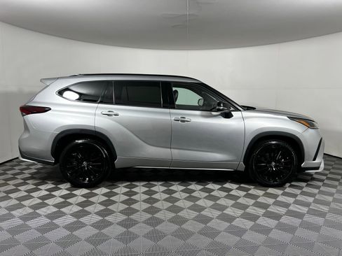 Certified 2025 Toyota Highlander XSE image 4