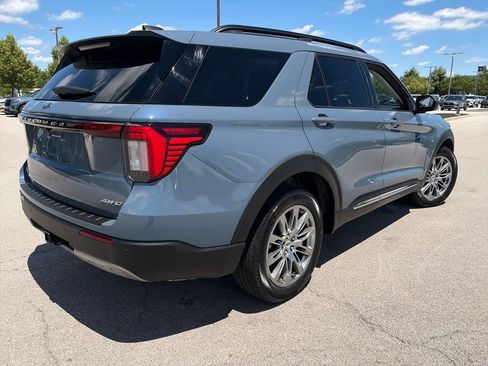 Used 2025 Ford Explorer Active w/ Active Comfort Package AWD/4WD image 7